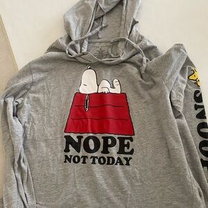 Cropped Snoopy Light Shirt